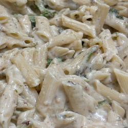 Classic Alfredo Pasta with Broccoli